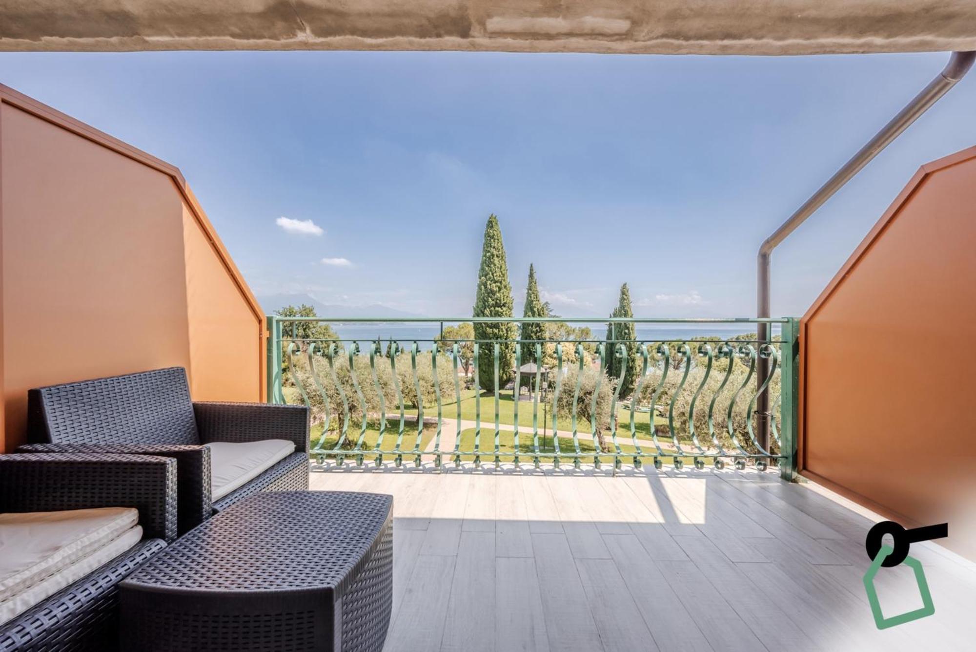 Hotiday Apartment Collection - Desenzano Desenzano del Garda Eksteriør bilde